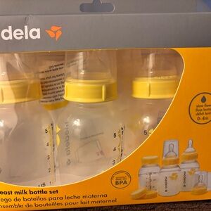 Medela Feeding Bottle with Yellow Cap